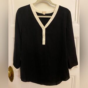 🌻Black V Neck Blouse